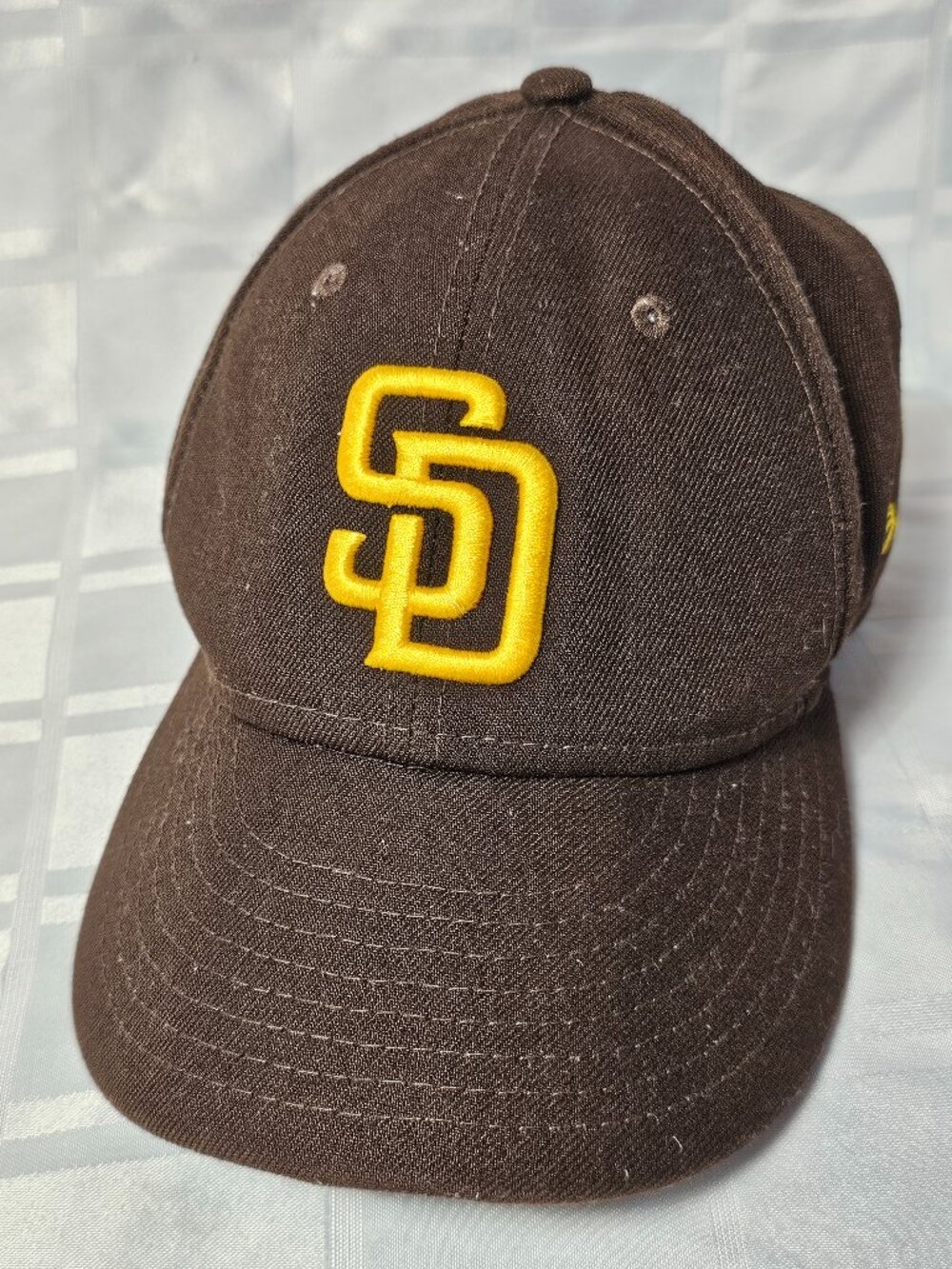 SAN DIEGO PADRES FITTED BASEBALL TEAM HAT NEW ERA 7-1/8 OR 56.8 CM MLB NE